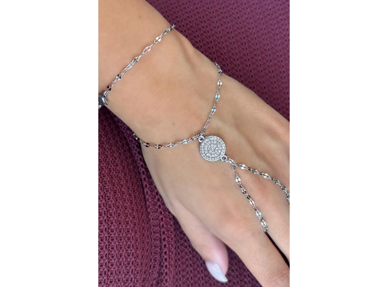 Gümüş Renk Taş Detaylı Çelik Şahmeran