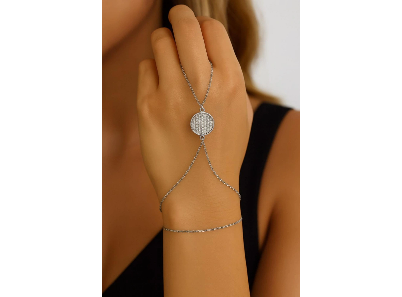 Gümüş Renk Taş Detaylı Çelik Şahmeran