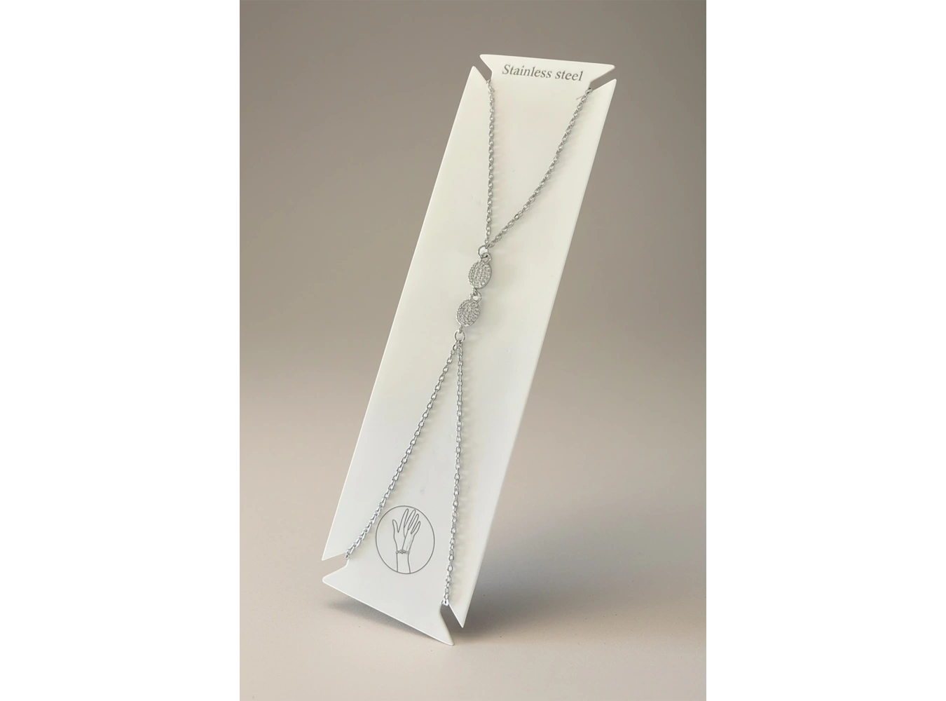 Gümüş Renk Taş Detaylı Çelik Şahmeran