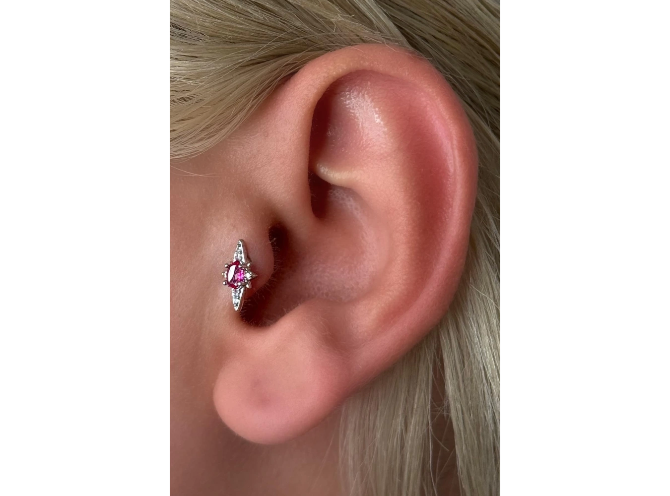 Gümüş Renk Taş Detaylı Çelik Tragus/Kıkırdak Küpe/Piercing (Tek)