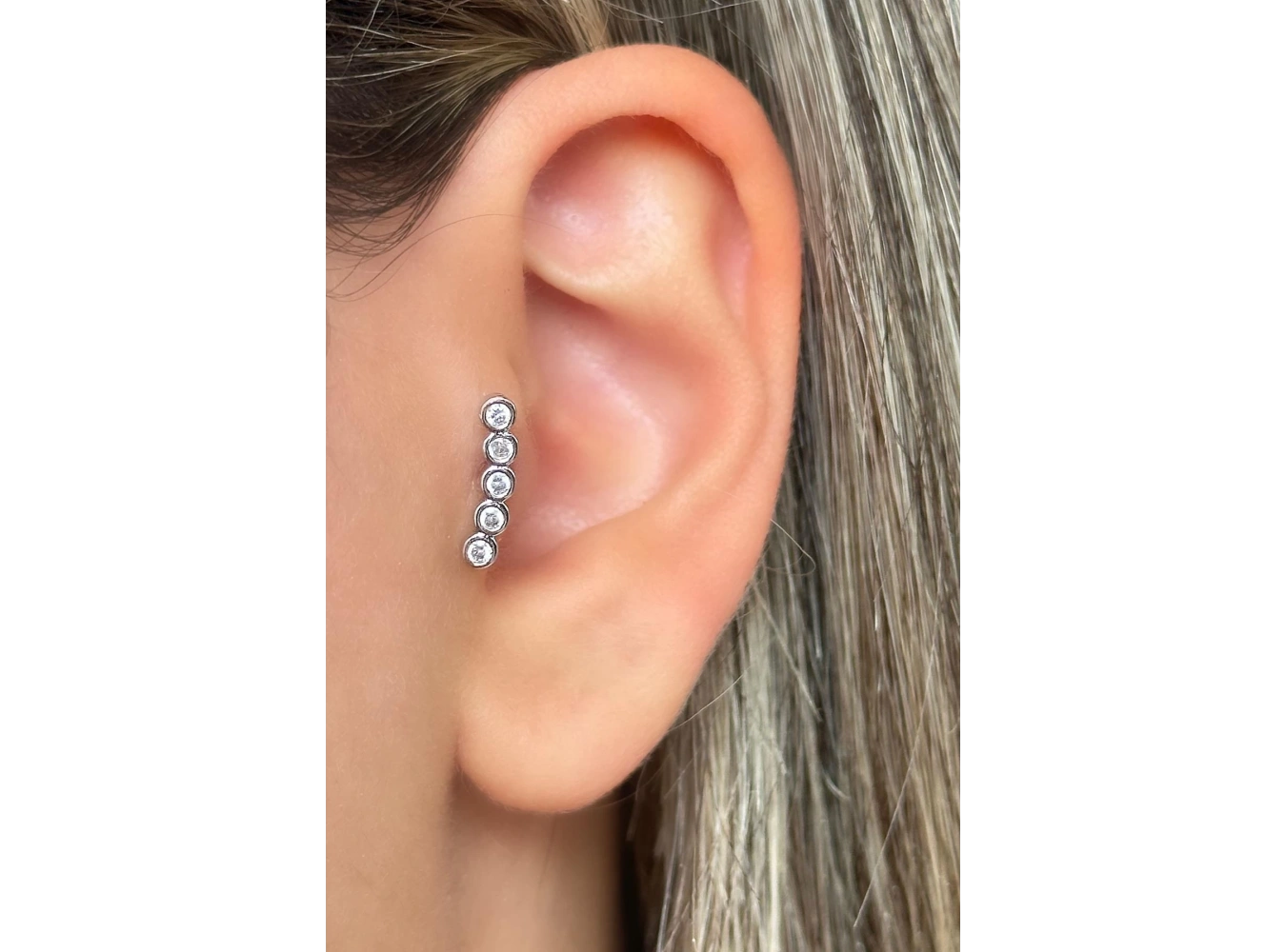 Gümüş Renk Taş Detaylı Çelik Tragus/Kıkırdak Küpe/Piercing (Tek)