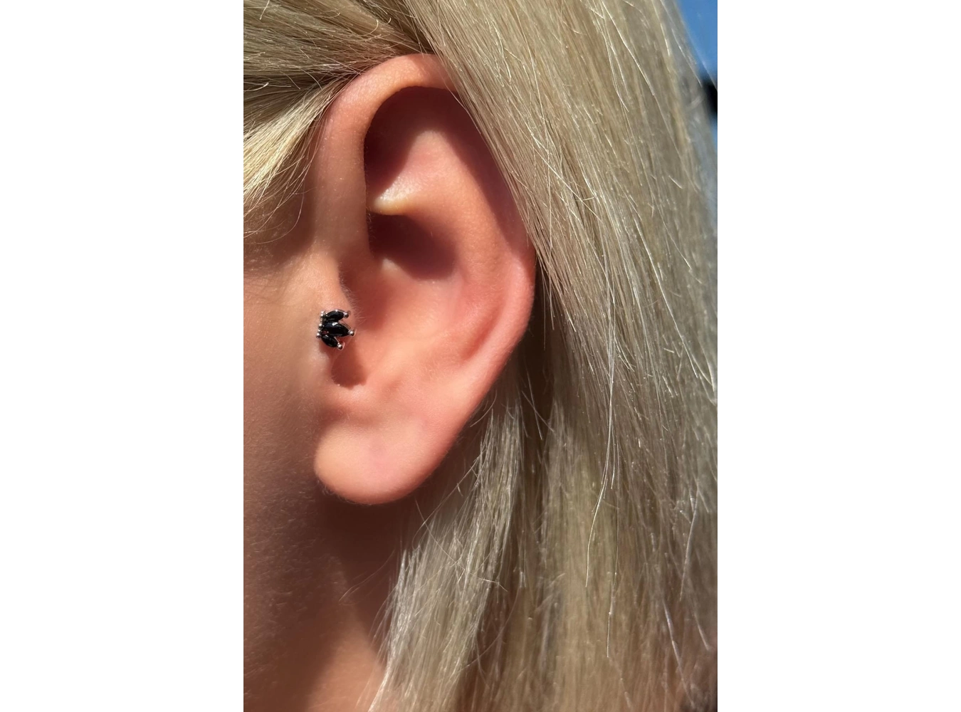 Gümüş Renk Taş Detaylı Çelik Tragus/Kıkırdak Küpe/Piercing (Tek)