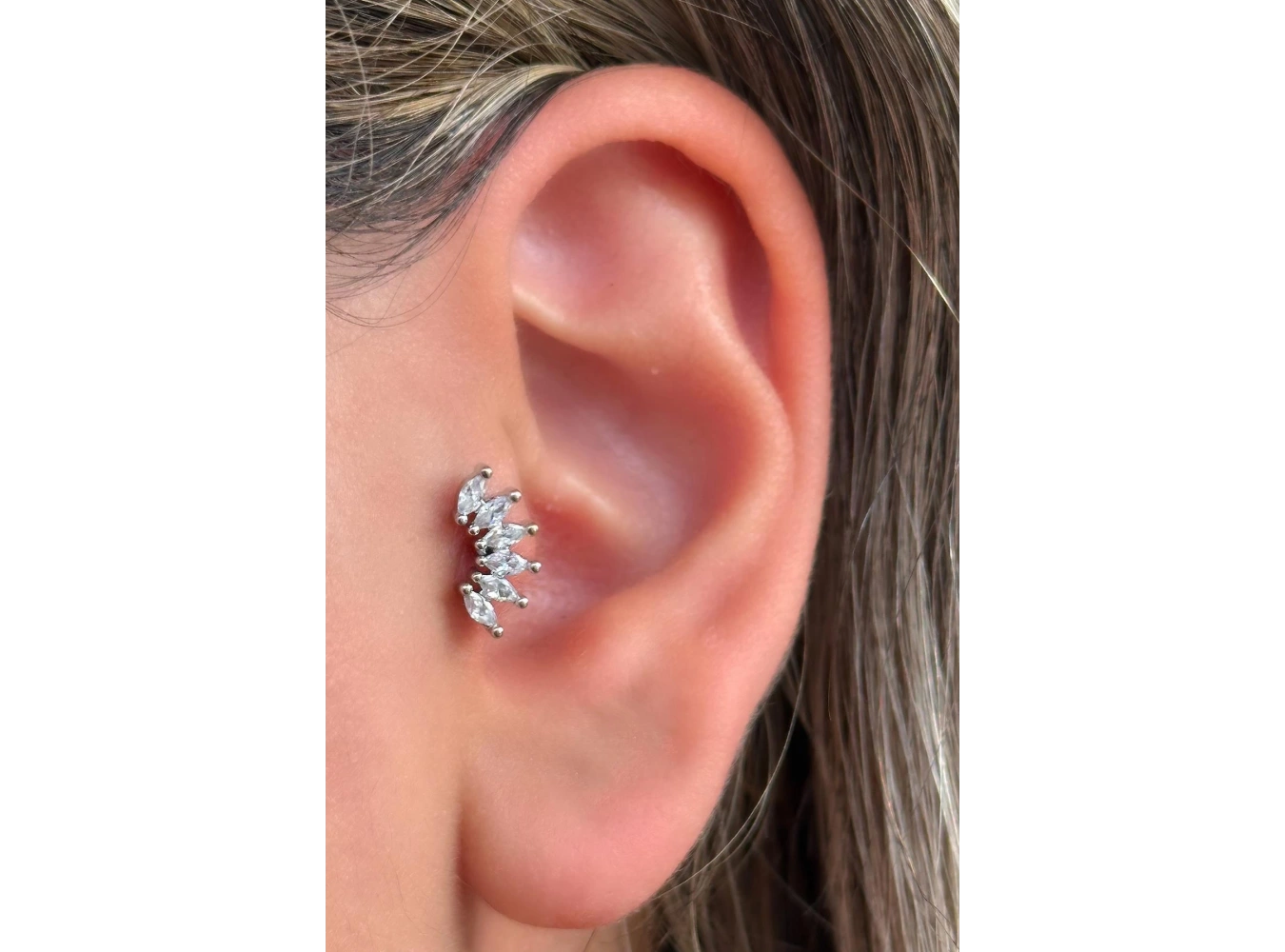 Gümüş Renk Taş Detaylı Çelik Tragus/Kıkırdak Küpe/Piercing (Tek)