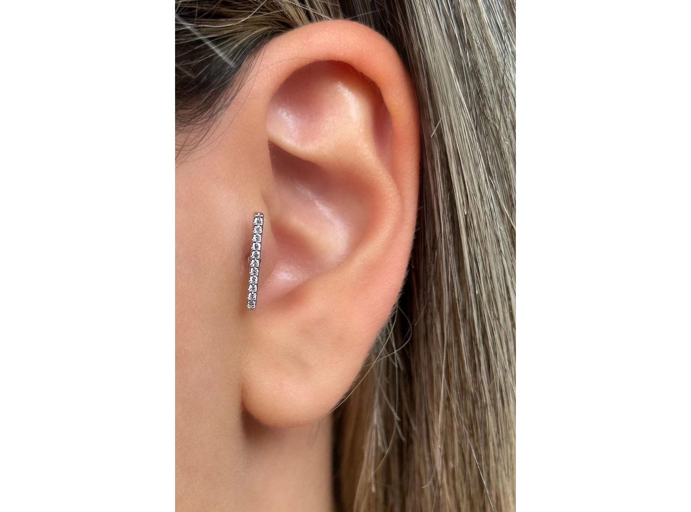 Gümüş Renk Taş Detaylı Çelik Tragus/Kıkırdak Küpe/Piercing (Tek)
