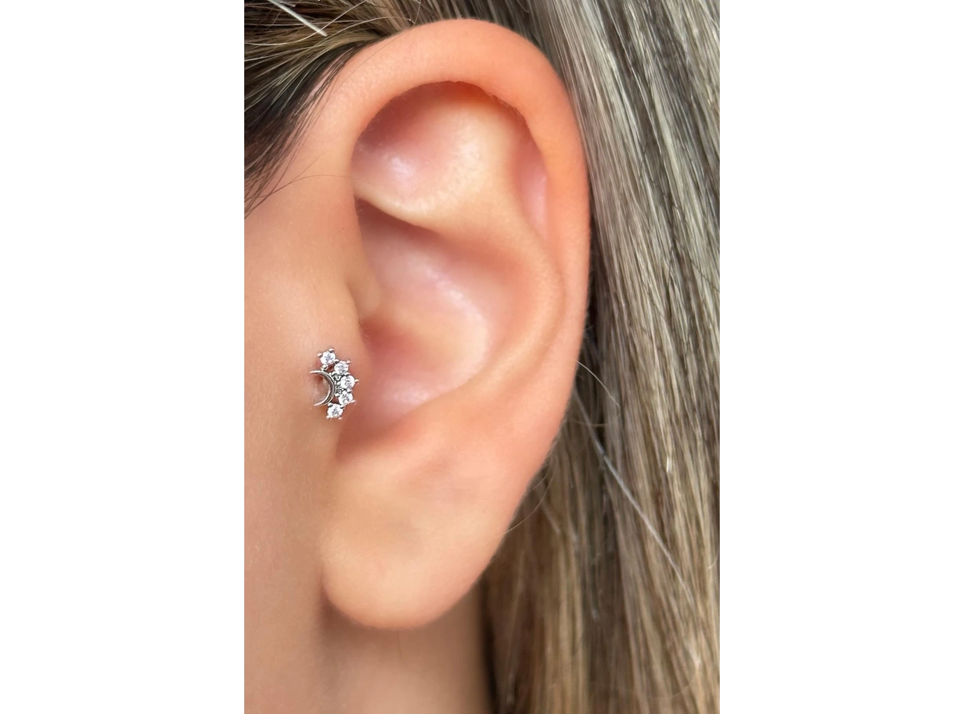 Gümüş Renk Taş Detaylı Çelik Tragus/Kıkırdak Küpe/Piercing (Tek)