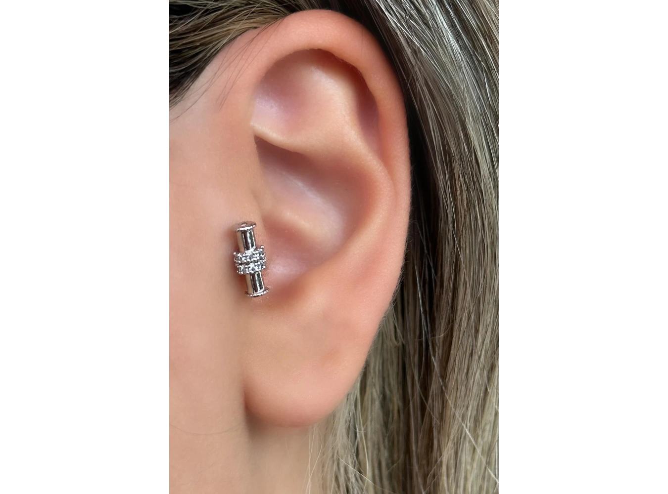 Gümüş Renk Taş Detaylı Çelik Tragus/Kıkırdak Küpe/Piercing (Tek)