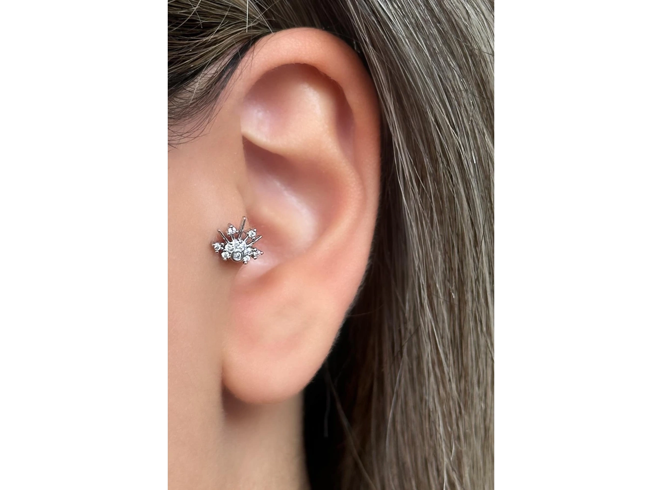 Gümüş Renk Taş Detaylı Çelik Tragus/Kıkırdak Küpe/Piercing (Tek)