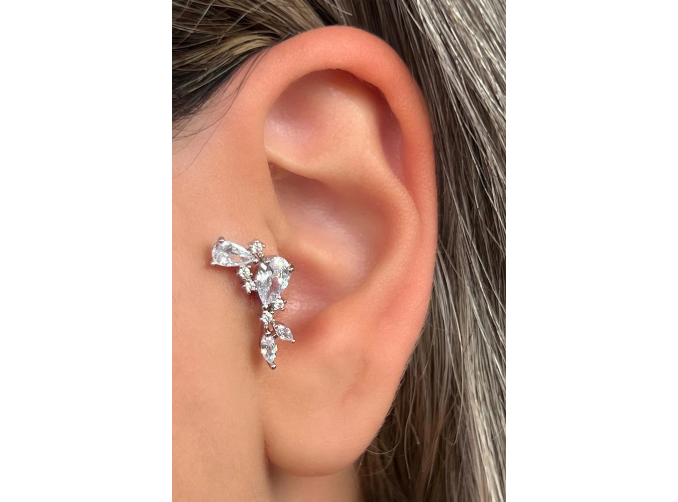 Gümüş Renk Taş Detaylı Çelik Tragus/Kıkırdak Küpe/Piercing (Tek)