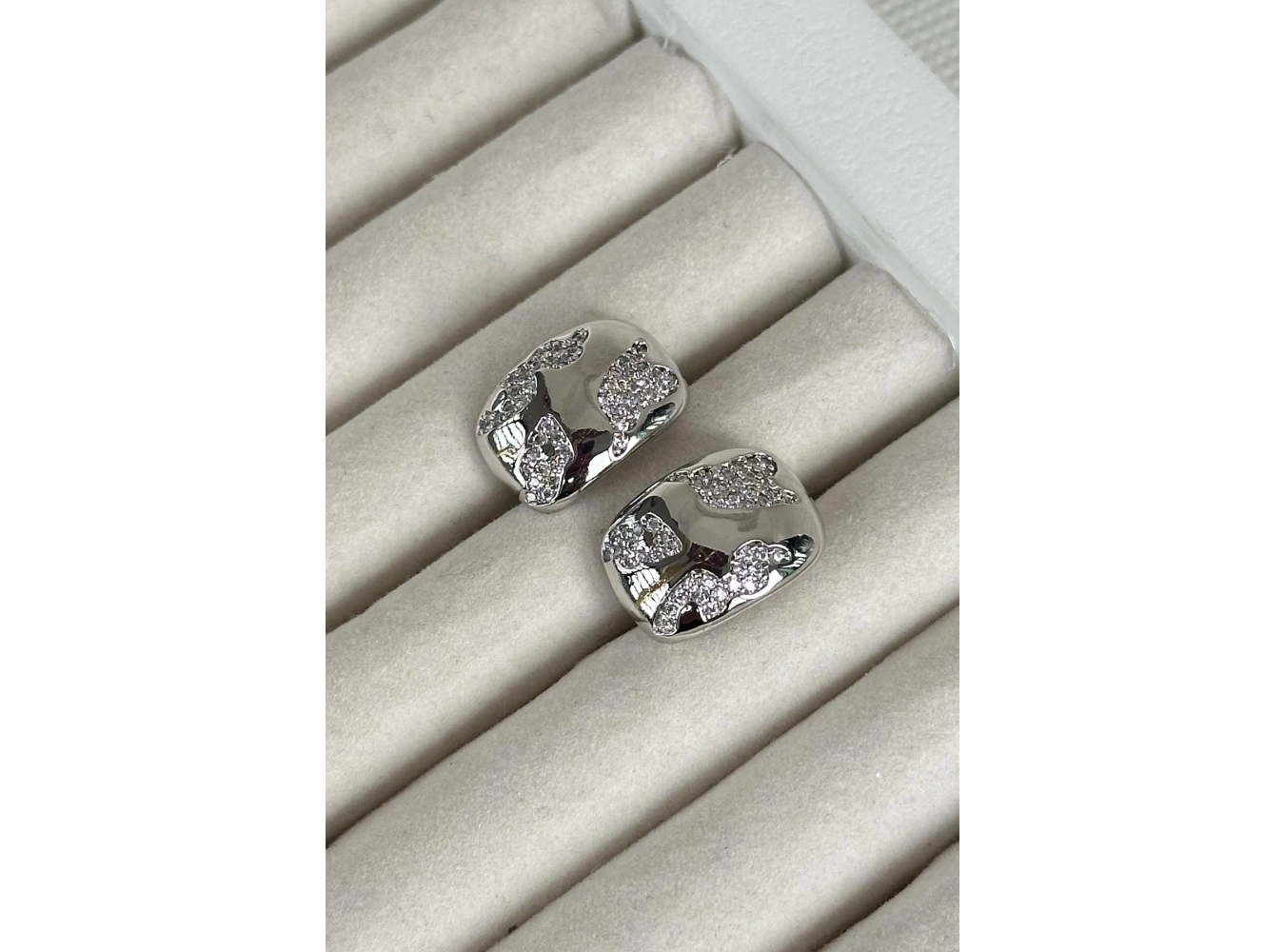 Gümüş Renk Taş Detaylı Çelik Xuping Küpe (Çift)