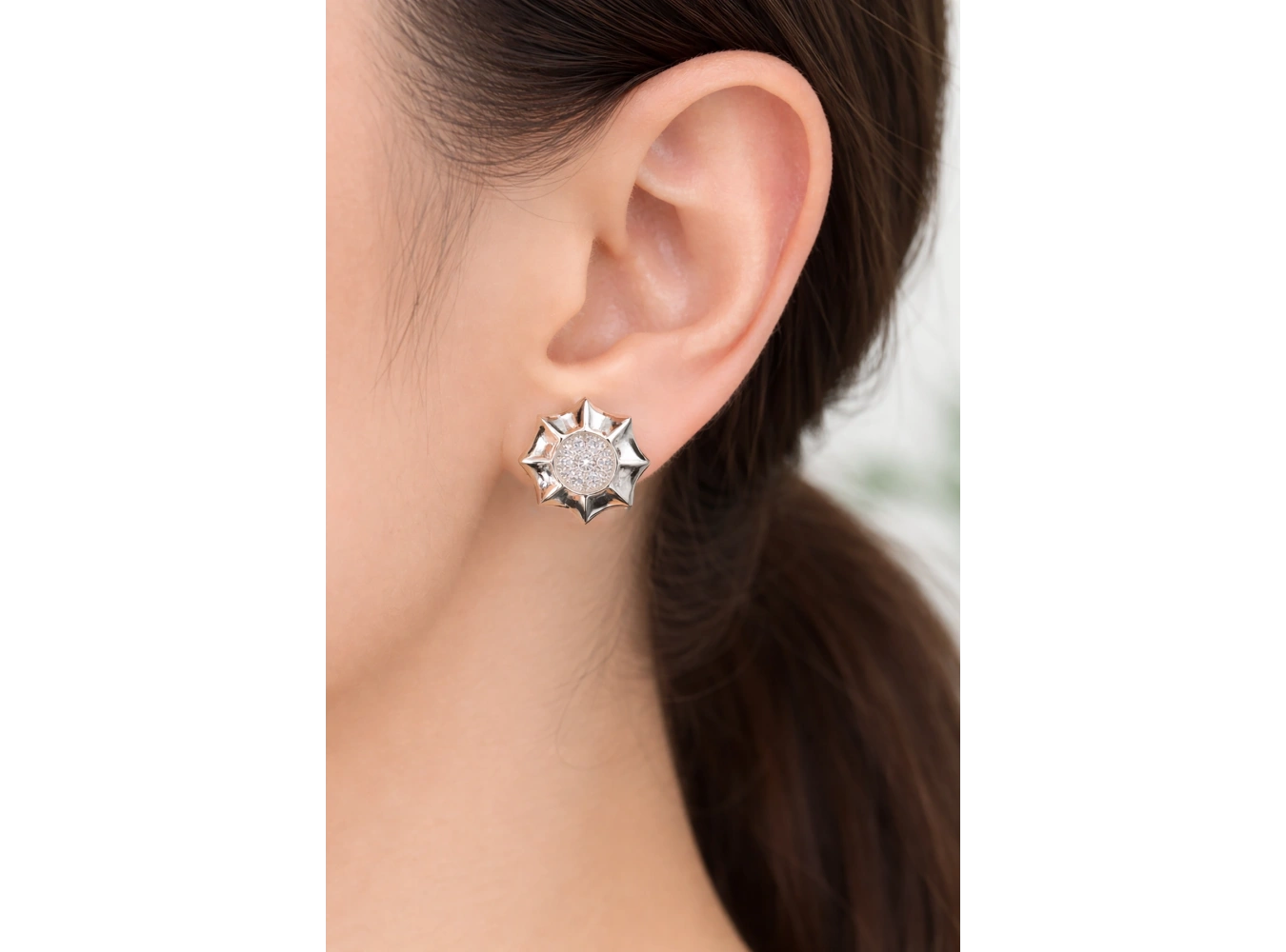 Gümüş Renk Taş Detaylı Çelik Xupıng VİP Küpe