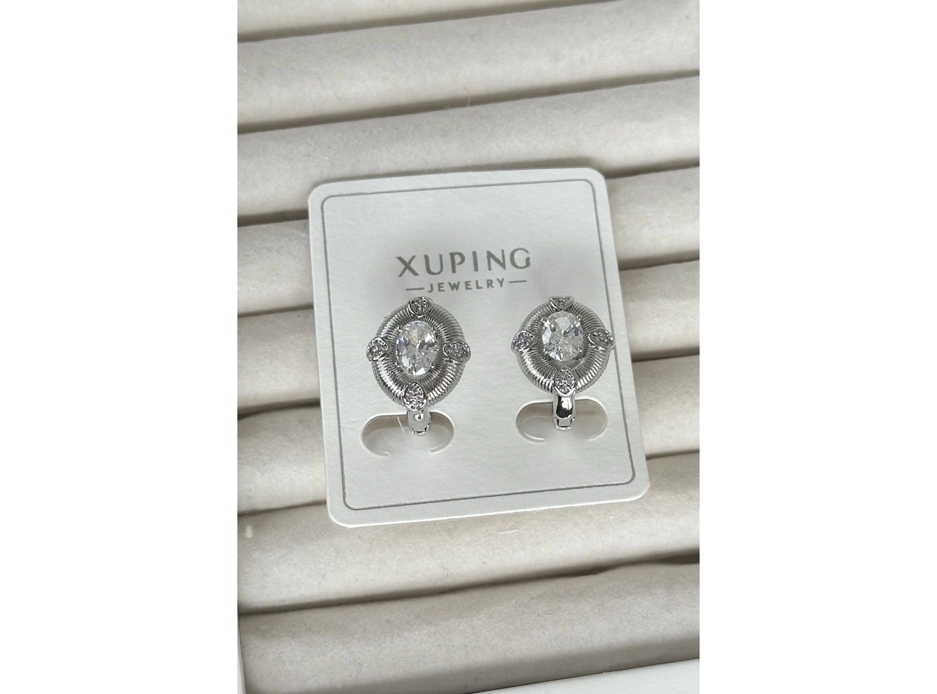 Gümüş Renk Taş Detaylı Çelik Xuping VIP Küpe