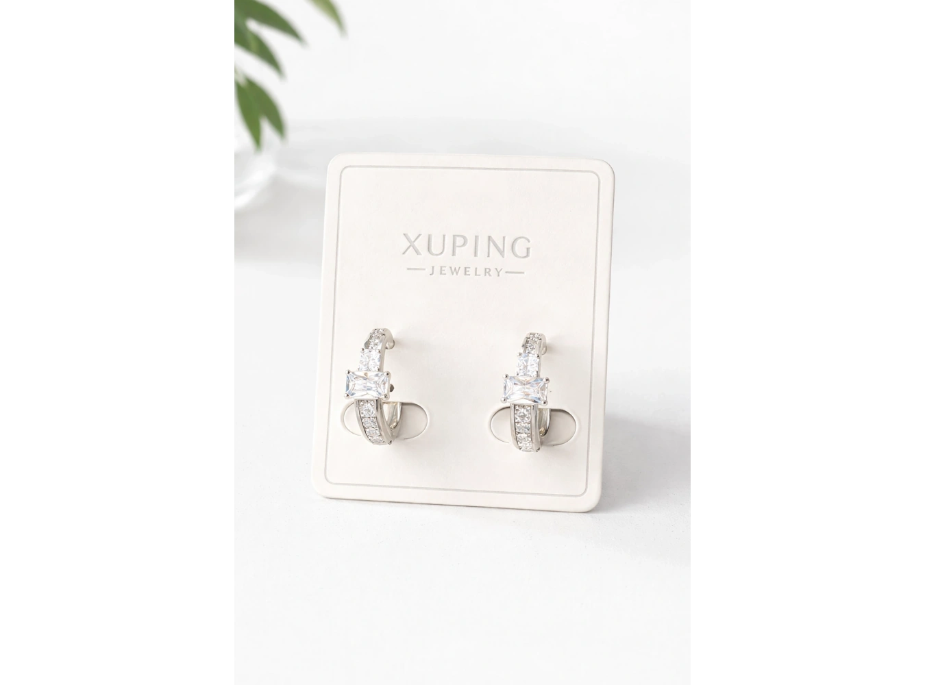 Gümüş Renk Taş Detaylı Çelik Xupıng VİP Küpe