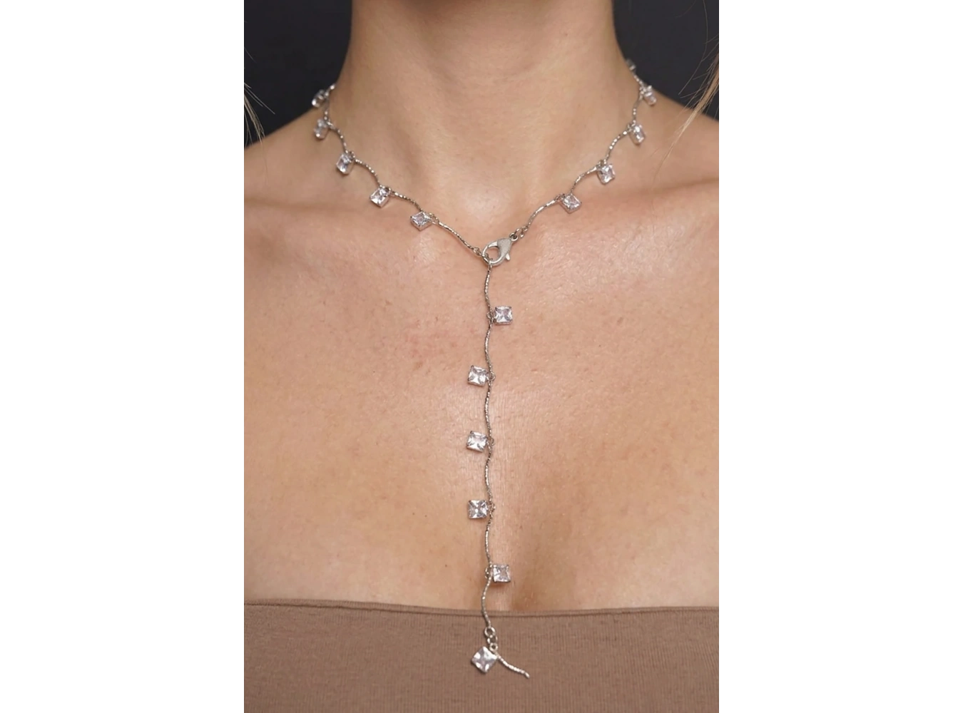 Gümüş Renk Taş Detaylı Çelik Y Kolye