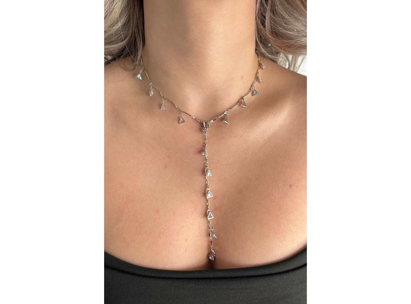 Gümüş Renk Taş Detaylı Çelik Y Kolye