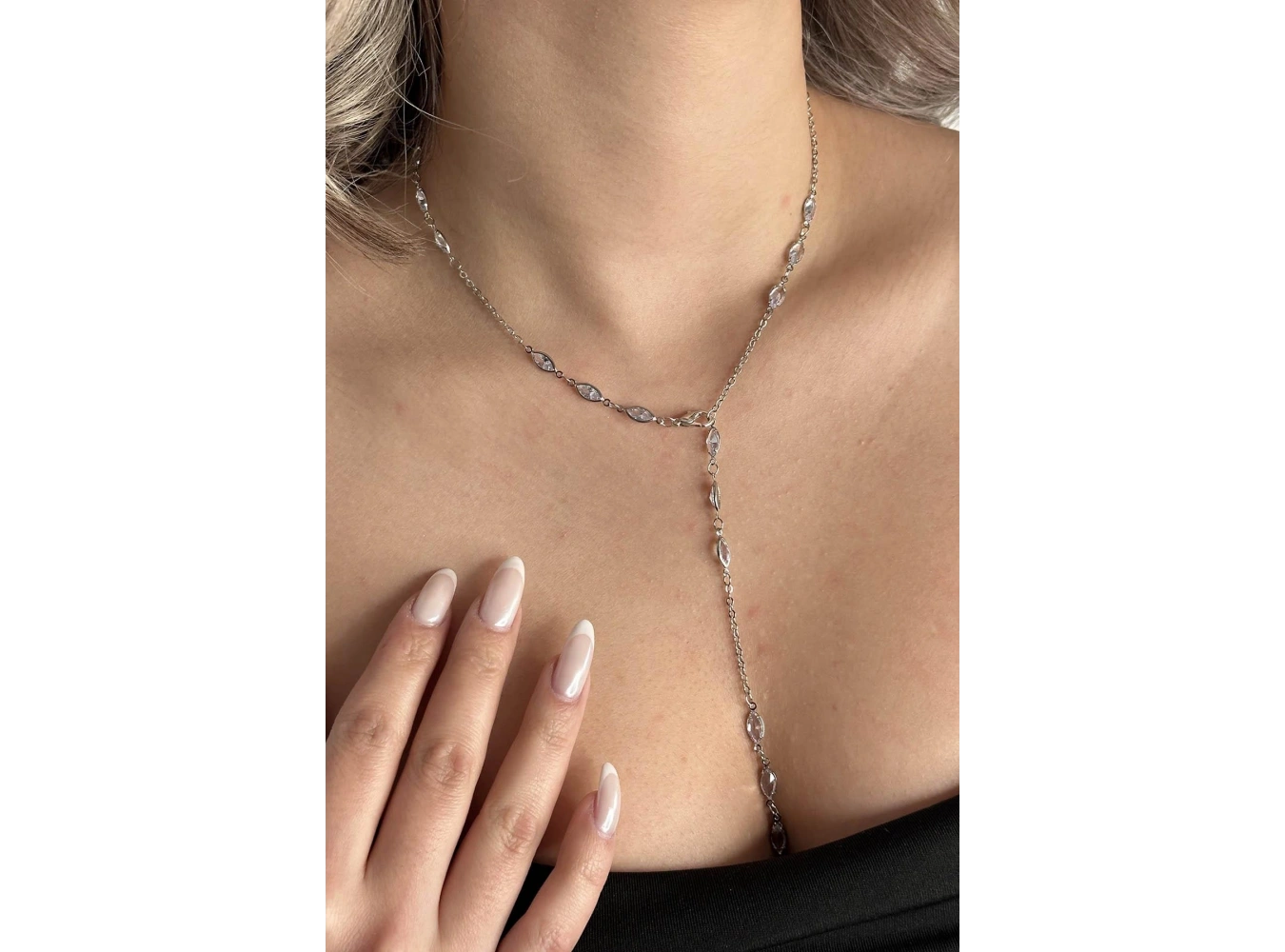 Gümüş Renk Taş Detaylı Çelik Y Kolye