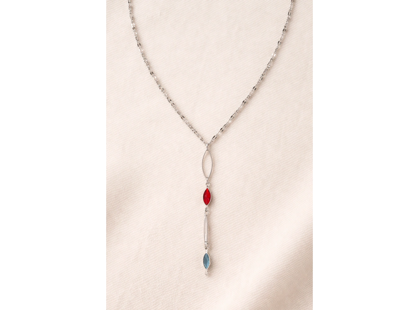 Gümüş Renk Taş Detaylı Çelik Y Kolye