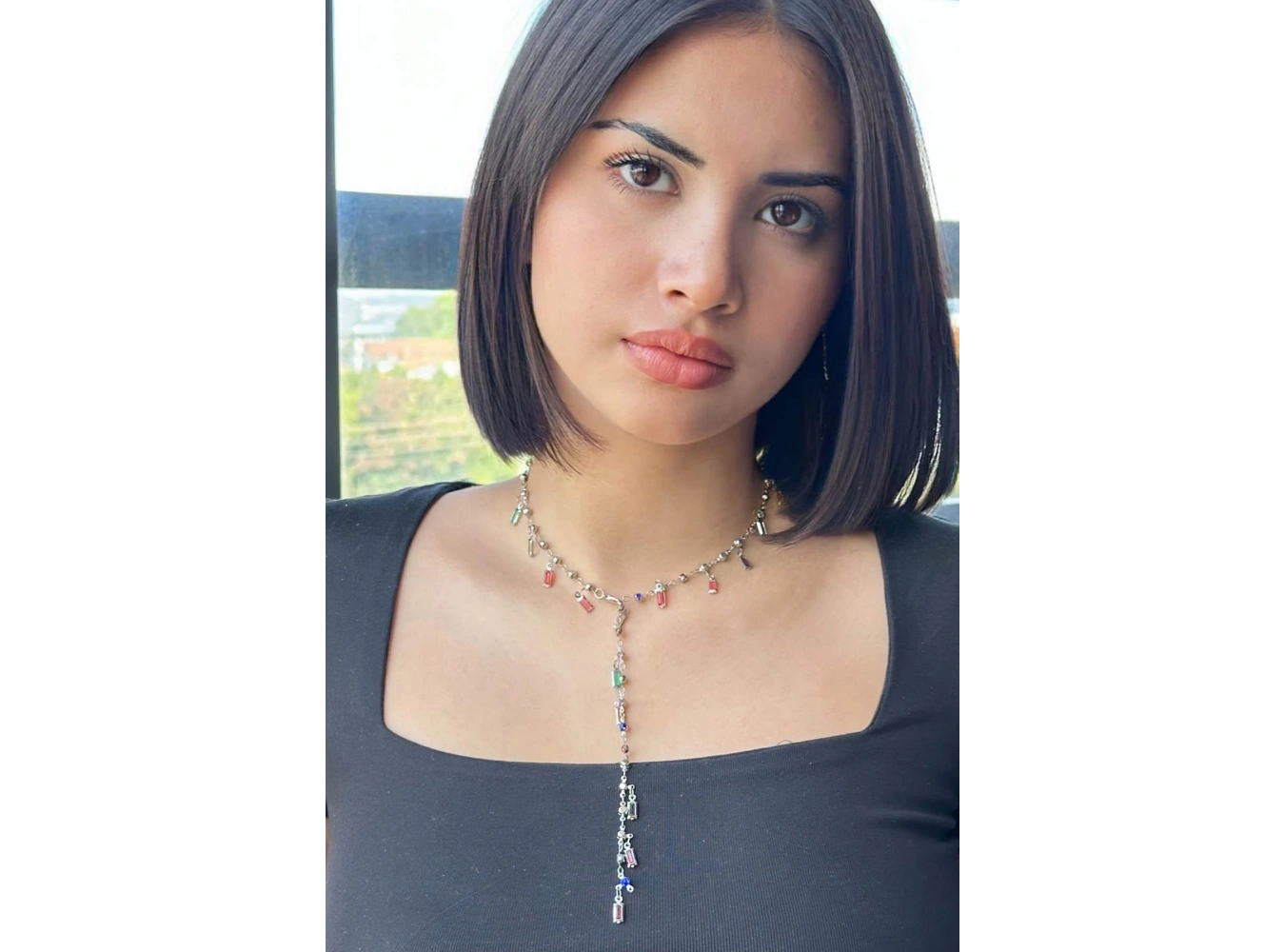 Gümüş Renk Taş Detaylı Çelik Y Kolye