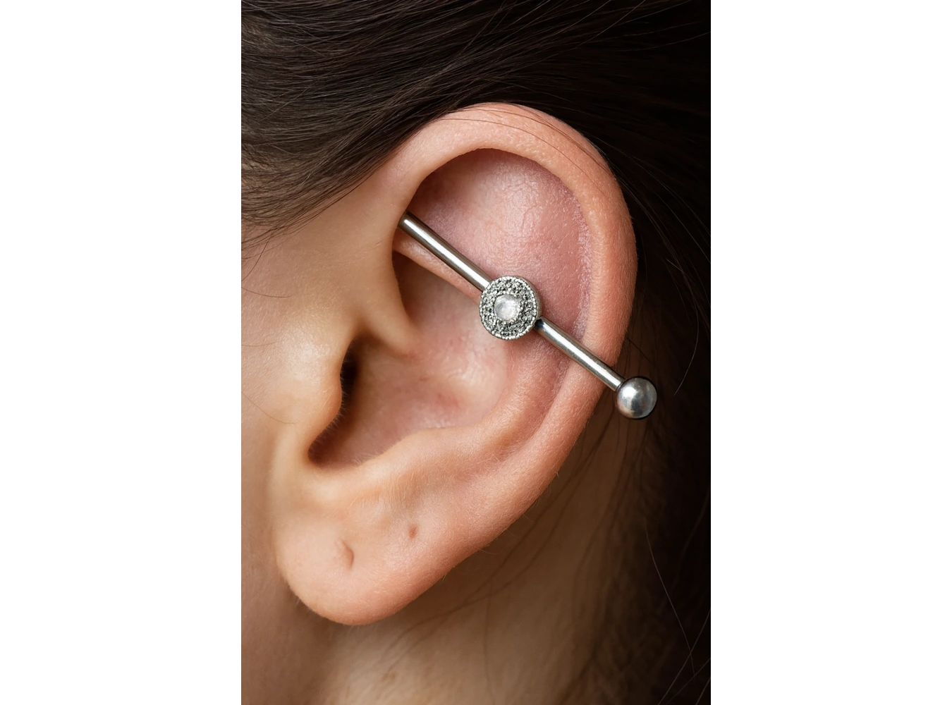 Gümüş Renk Taş Detaylı Cerrahi Çelik Köprü Piercing Küpe (Tek)