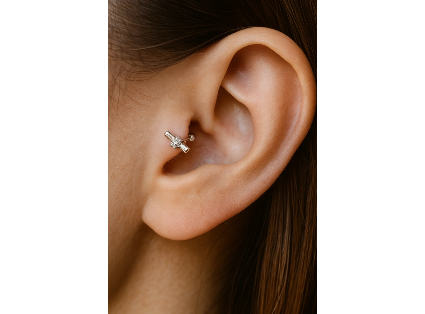 Gümüş Renk Taş Detaylı Cerrahi Çelik Tragus/Kıkırdak Küpe/Piercing (Tek)