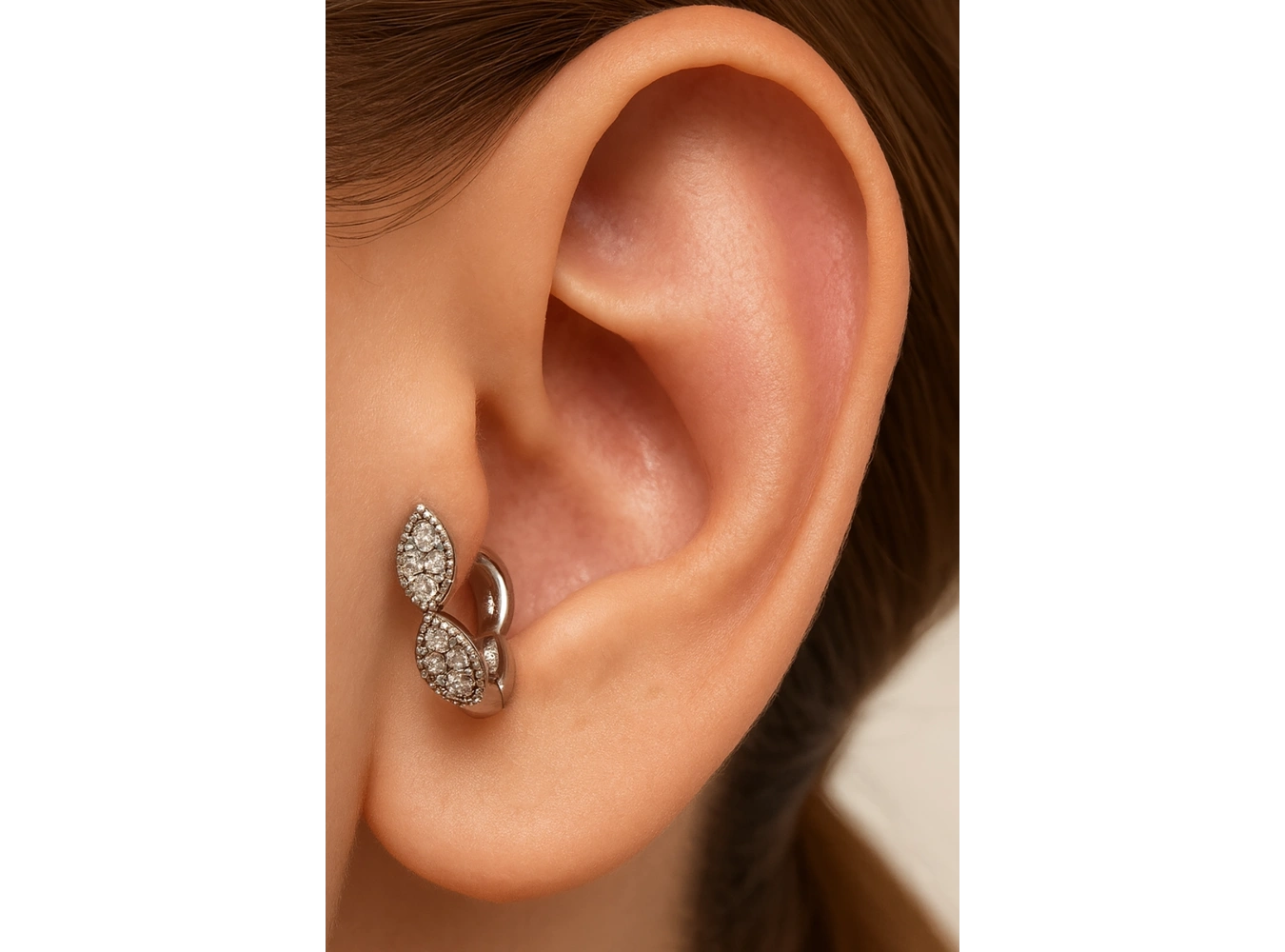 Gümüş Renk Taş Detaylı Çelik Halka Tragus/Kıkırdak Küpe/Piercing (Tek)