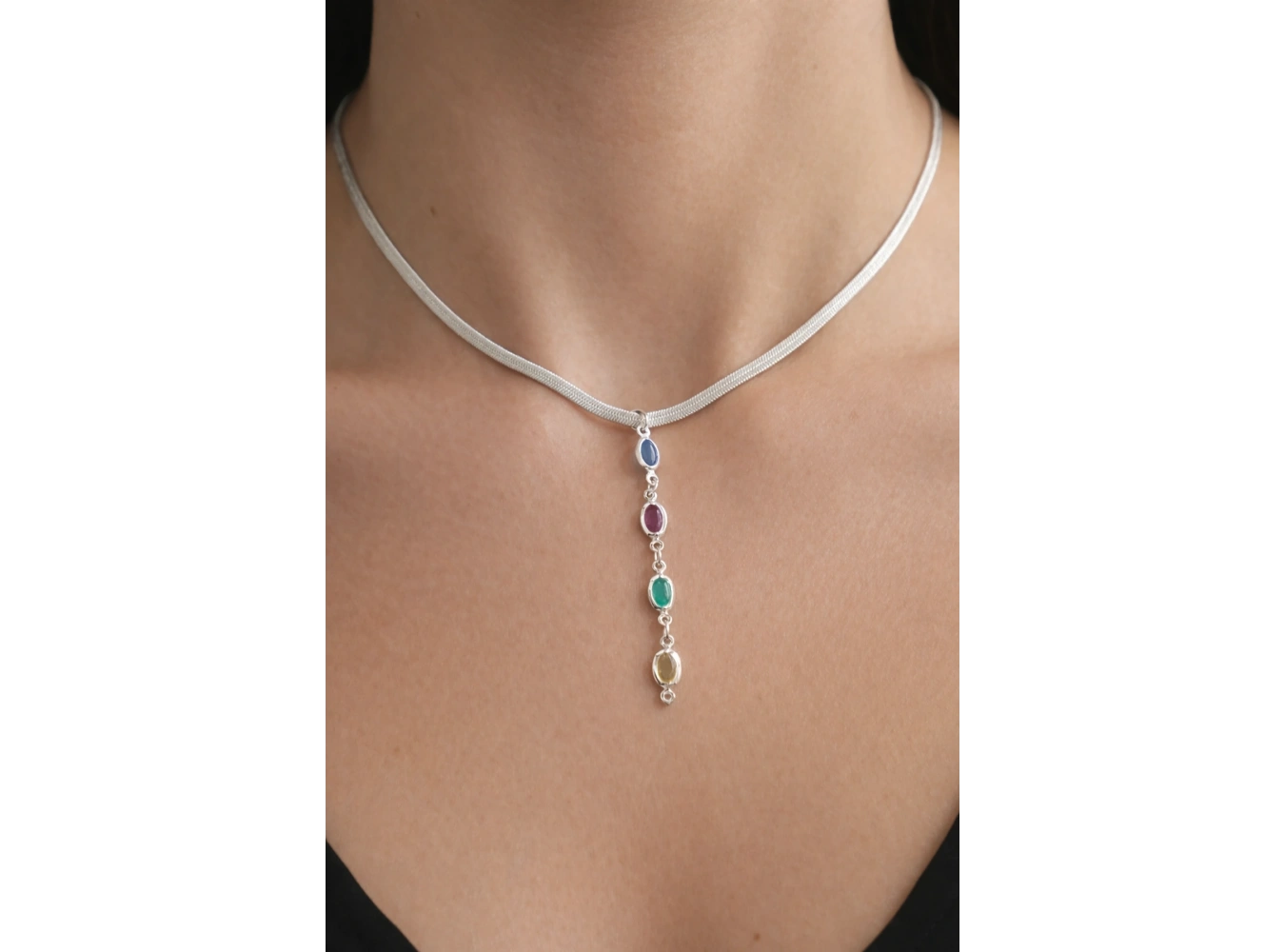 Gümüş Renk Taş Detaylı İtalyan Zincir Detaylı Çelik Kolye