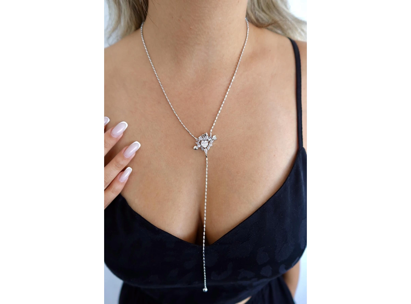 Gümüş Renk Taş Detaylı Kalp Figürlü Y Kolye