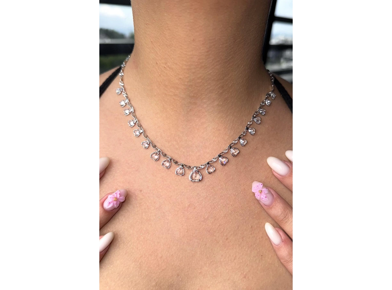 Gümüş Renk Taş Detaylı Kolye