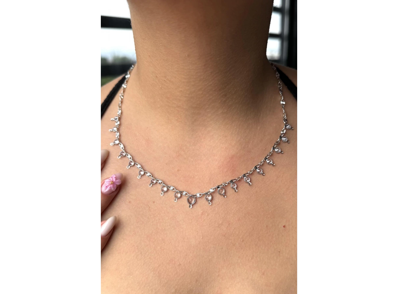 Gümüş Renk Taş Detaylı Kolye