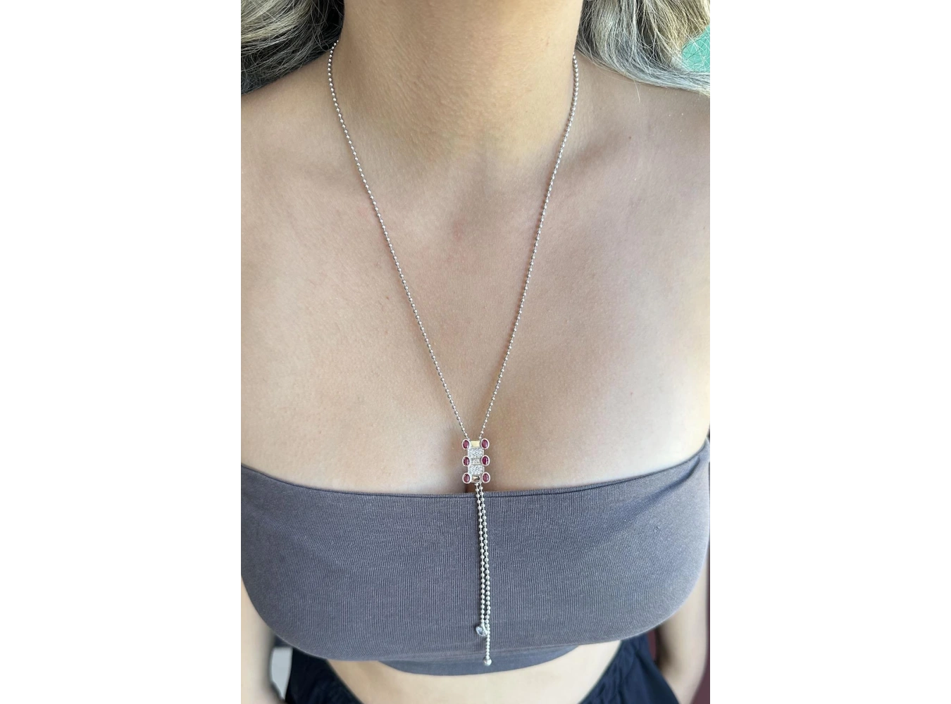 Gümüş Renk Taş Detaylı Kolye