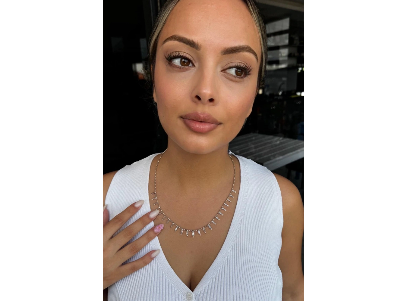 Gümüş Renk Taş Detaylı Kolye