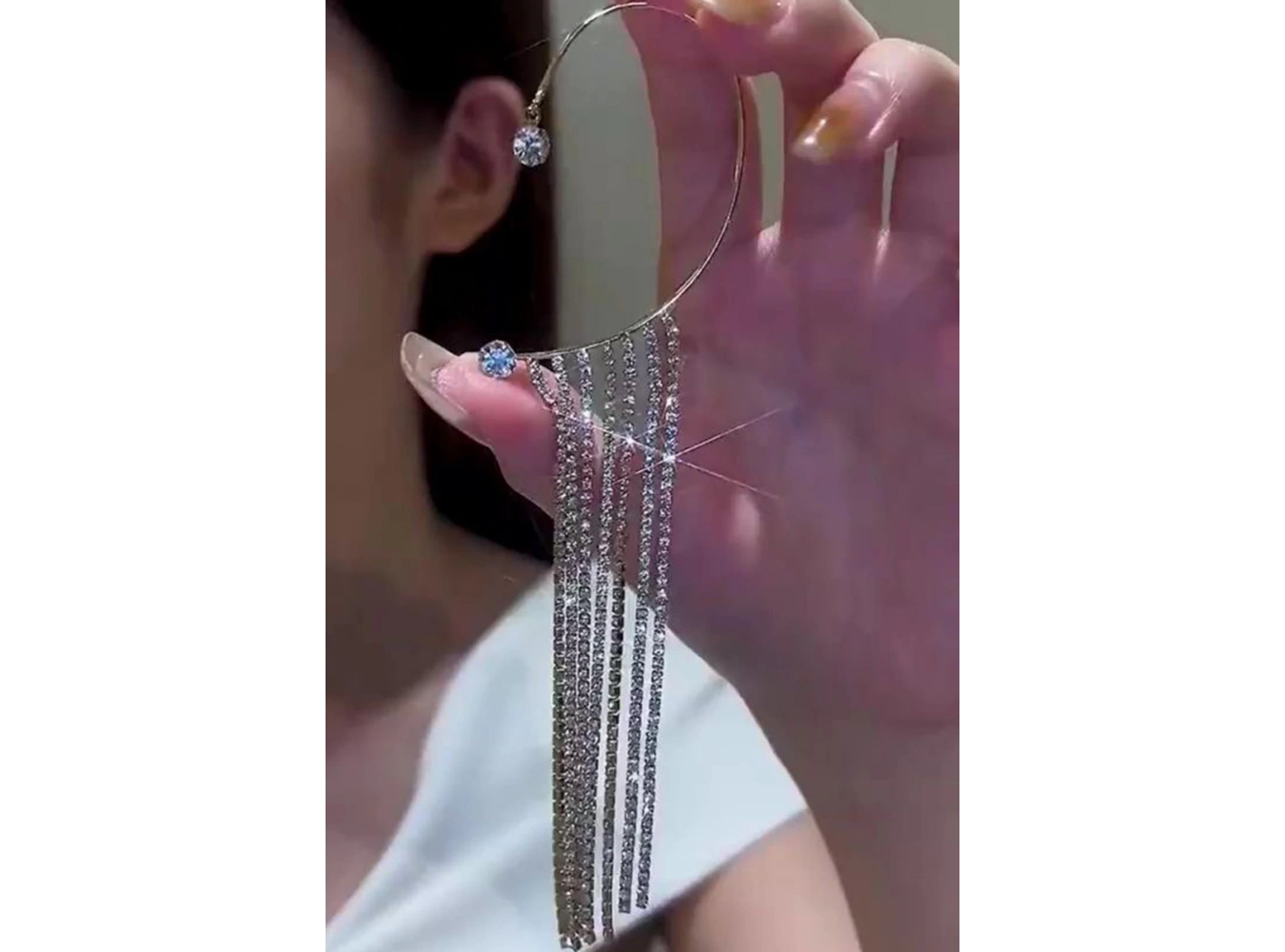 Gümüş Renk Taş Detaylı Kulak Aksesuarı (Tek)