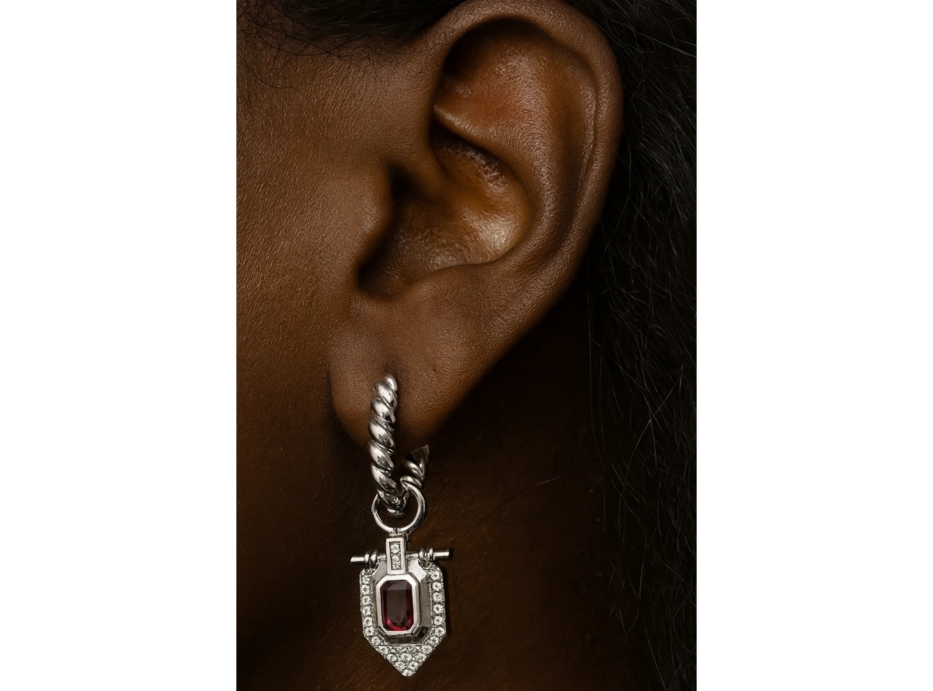 Gümüş Renk Taş Detaylı Küpe (Çift)