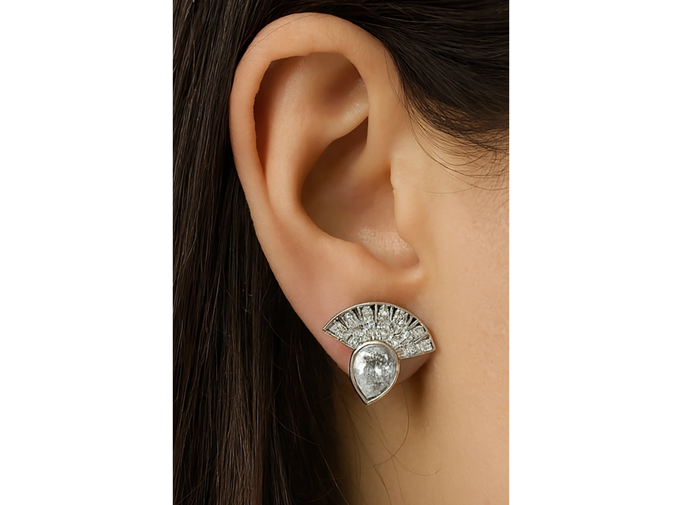 Gümüş Renk Taş Detaylı Küpe (Çift)