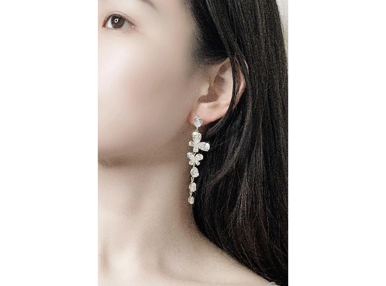 Gümüş Renk Taş Detaylı Küpe (Çift)