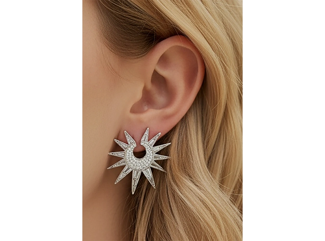 Gümüş Renk Taş Detaylı Küpe (Çift)