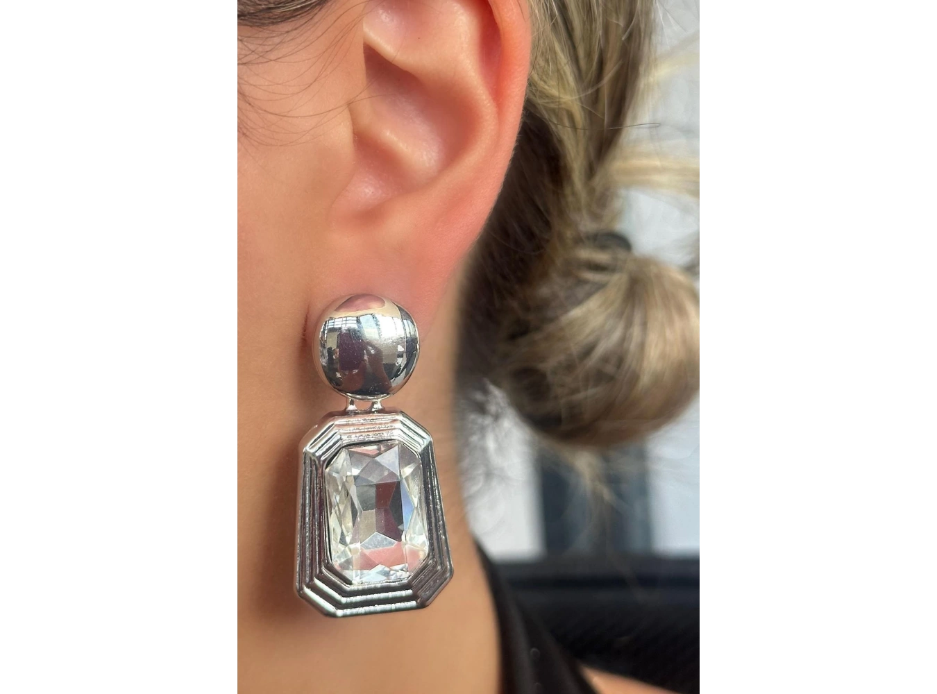 Gümüş Renk Taş Detaylı Küpe (Çift)