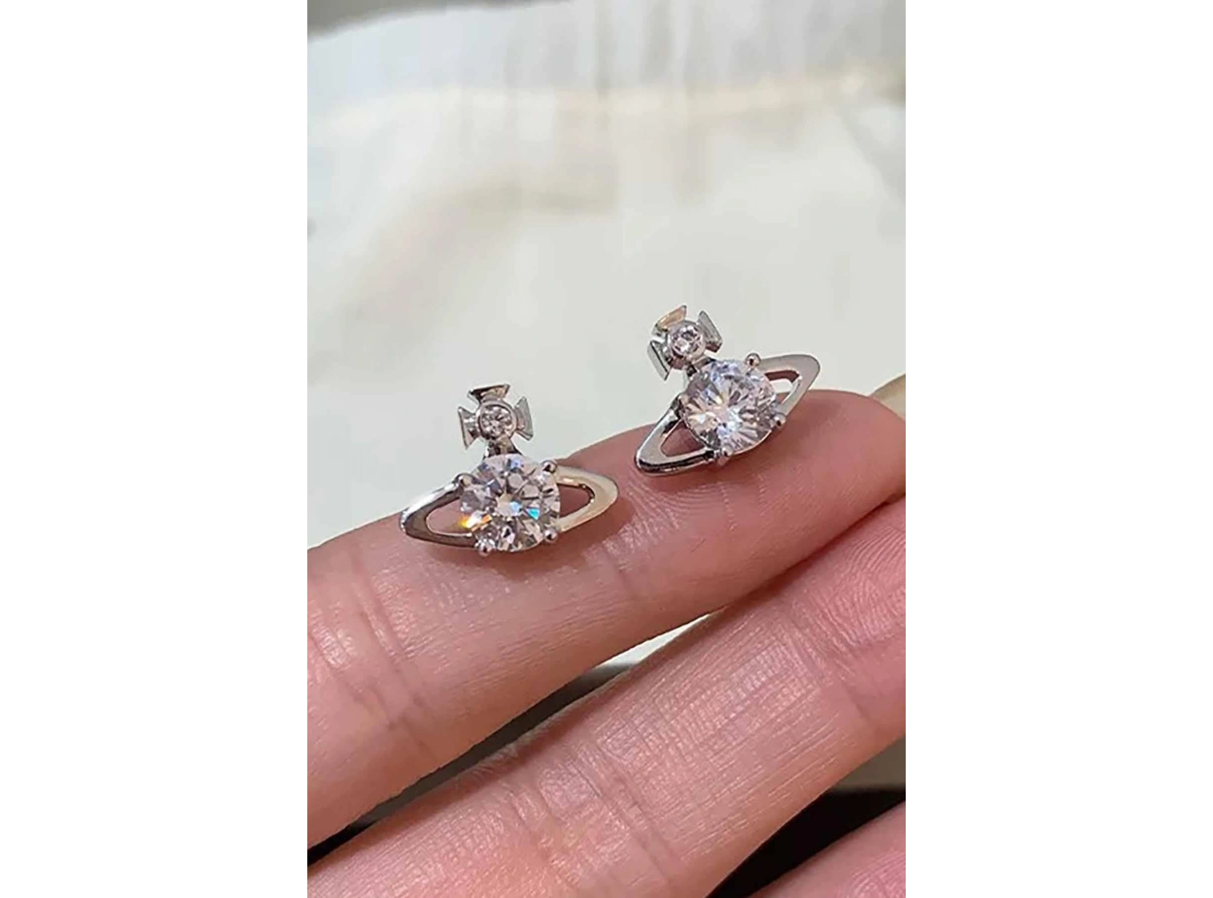 Gümüş Renk Taş Detaylı Küpe (Çift)