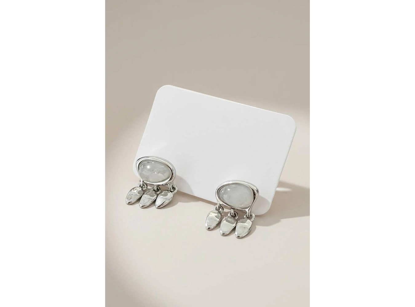 Gümüş Renk Taş Detaylı Küpe (Çift)