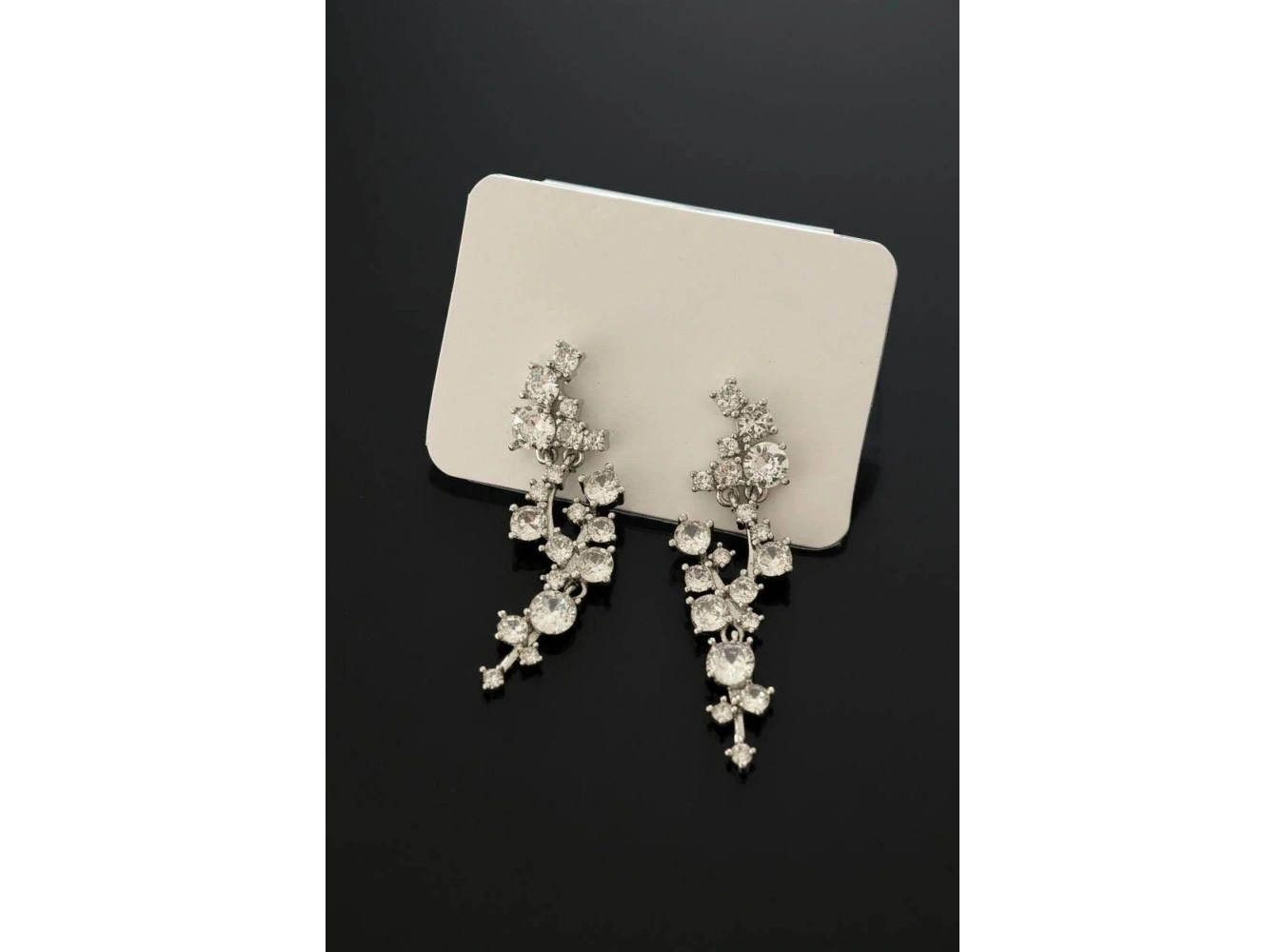 Gümüş Renk Taş Detaylı Küpe (Çift)