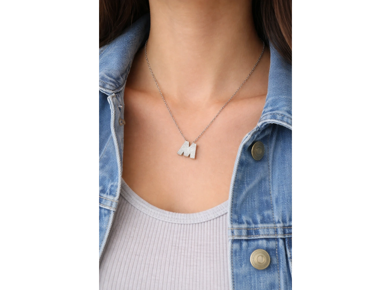 Gümüş Renk Taş Detaylı M Harfli Çelik Kolye