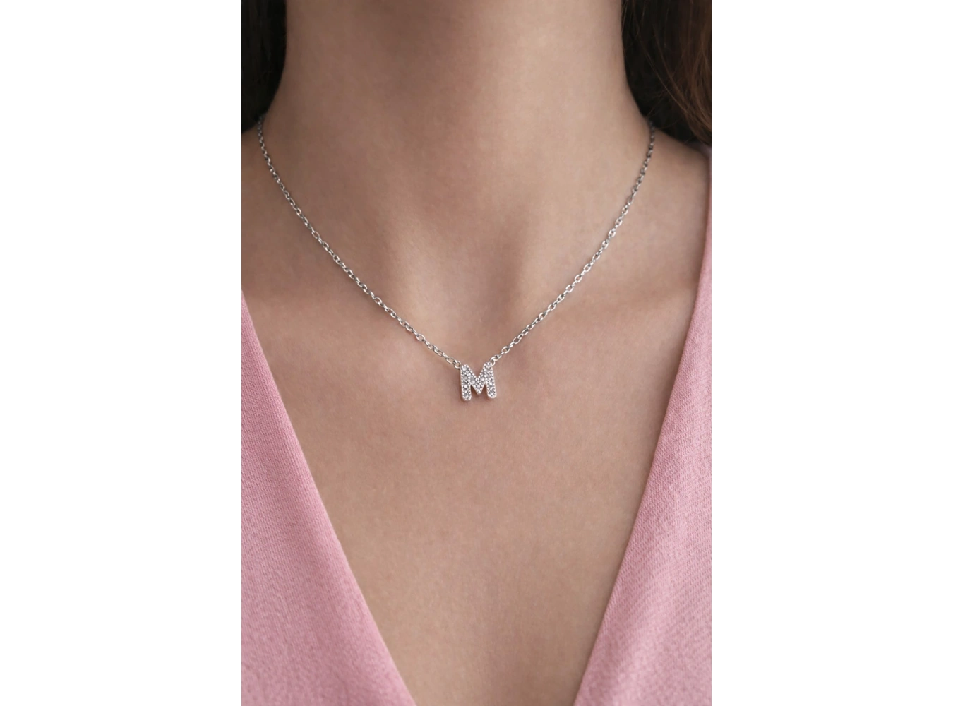 Gümüş Renk Taş Detaylı M Harfli Mini Çelik Kolye