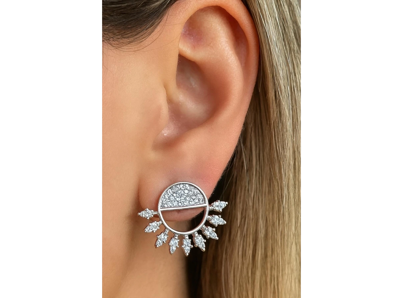 Gümüş Renk Taş Detaylı Metal Küpe (Çift)