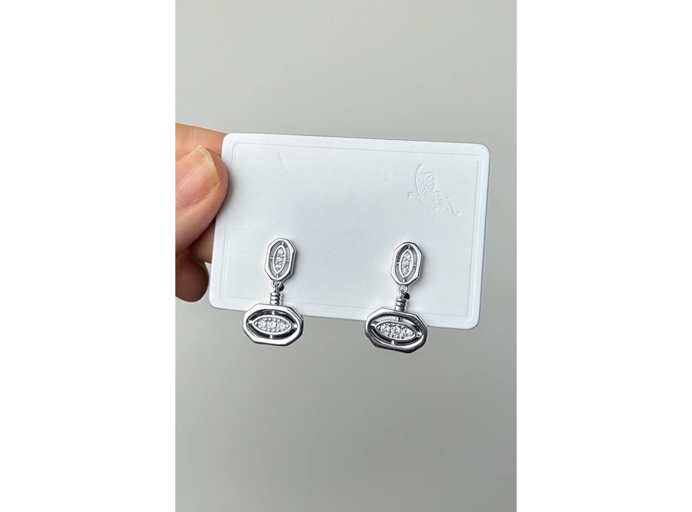 Gümüş Renk Taş Detaylı Metal Küpe (Çift)