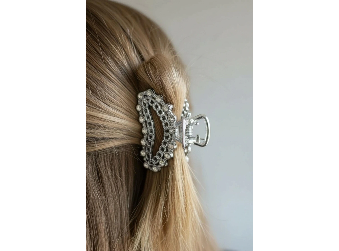 Gümüş Renk Taş Detaylı Mini Metal Mandal Toka