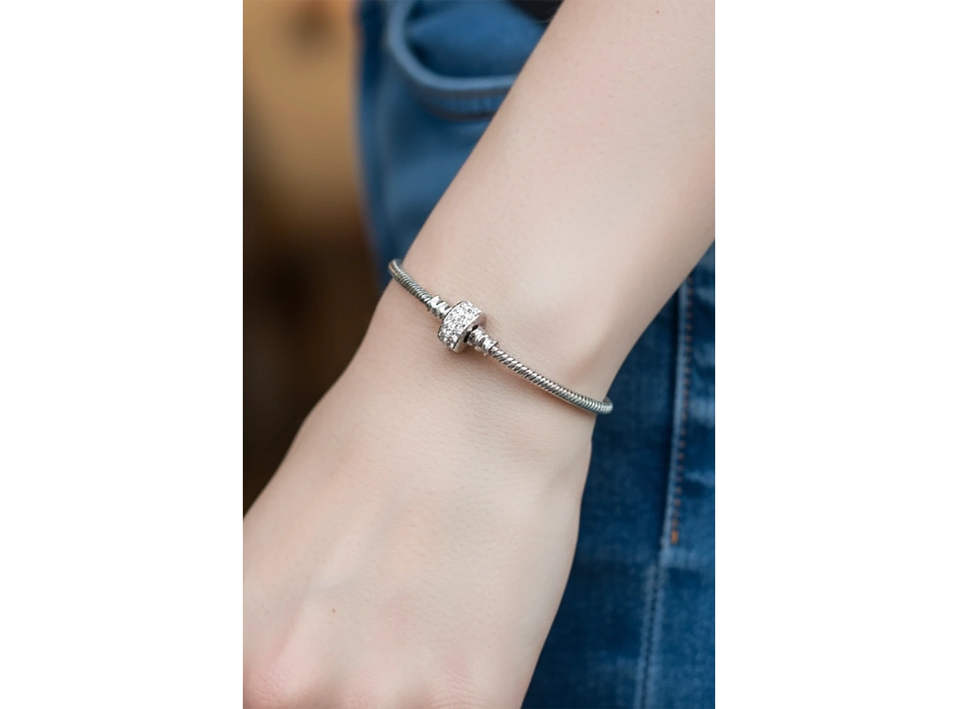 Gümüş Renk Taş Detaylı Bileklik