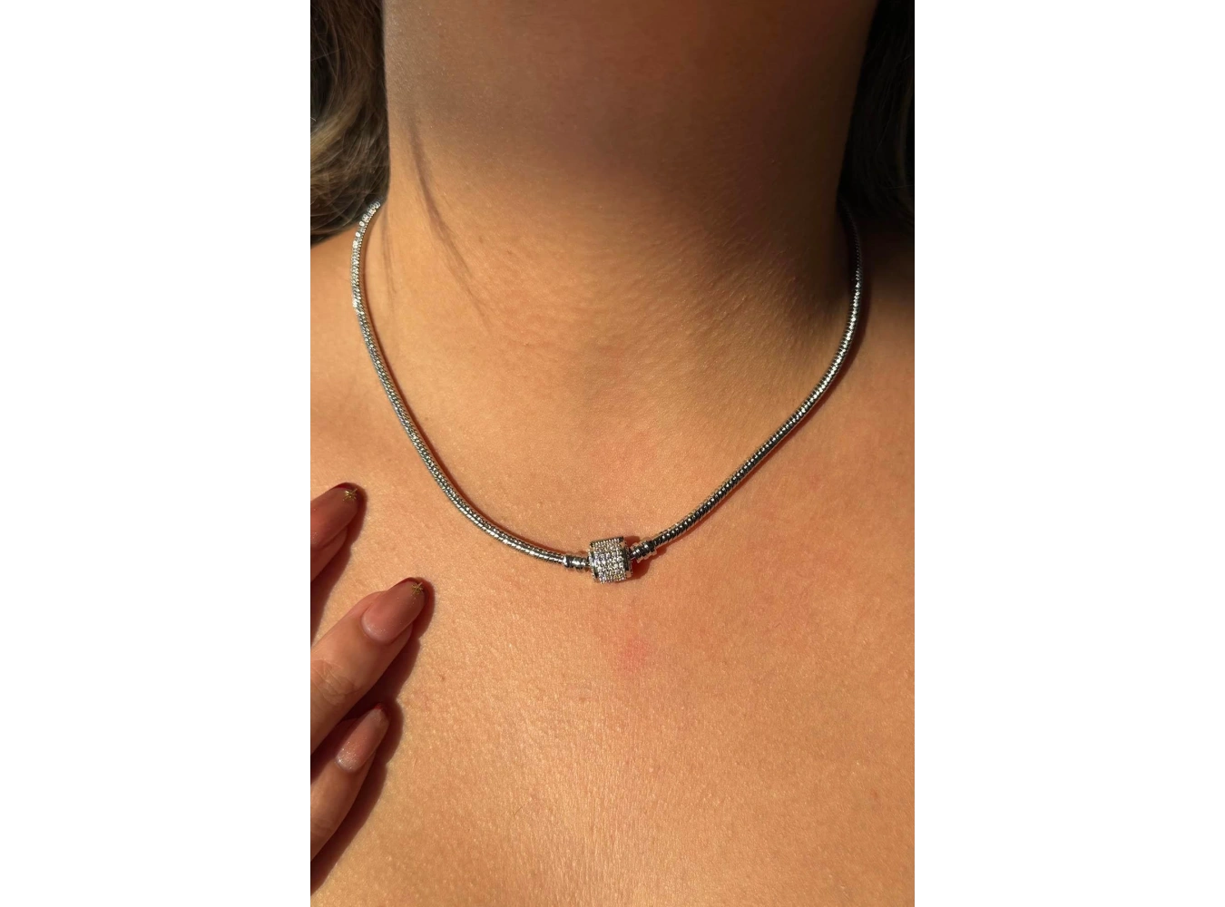 Gümüş Renk Taş Detaylı Kolye