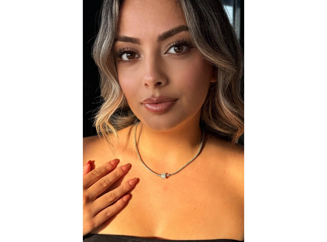 Gümüş Renk Taş Detaylı Kolye