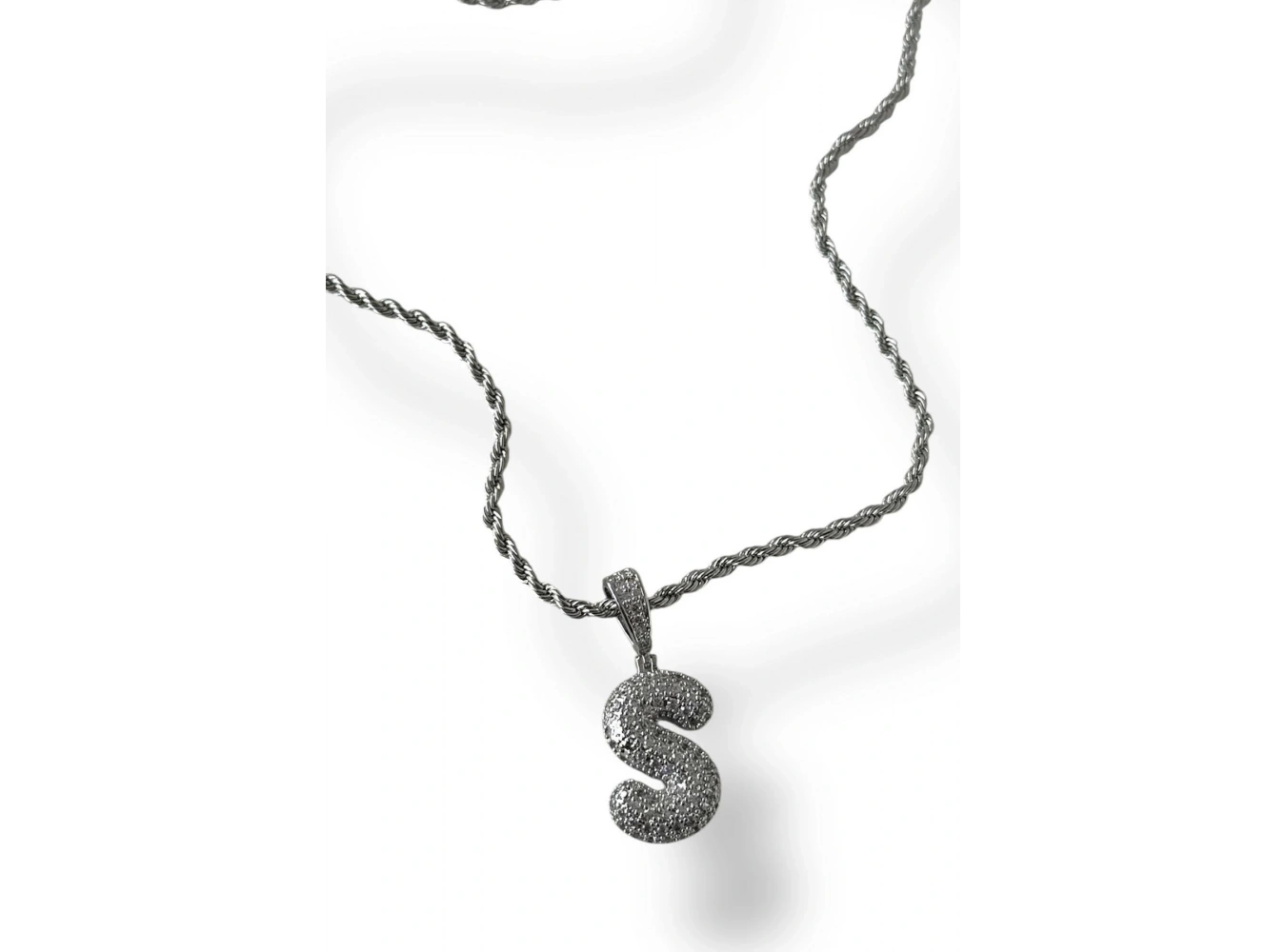 Gümüş Renk Taş Detaylı S Harfli Kolye