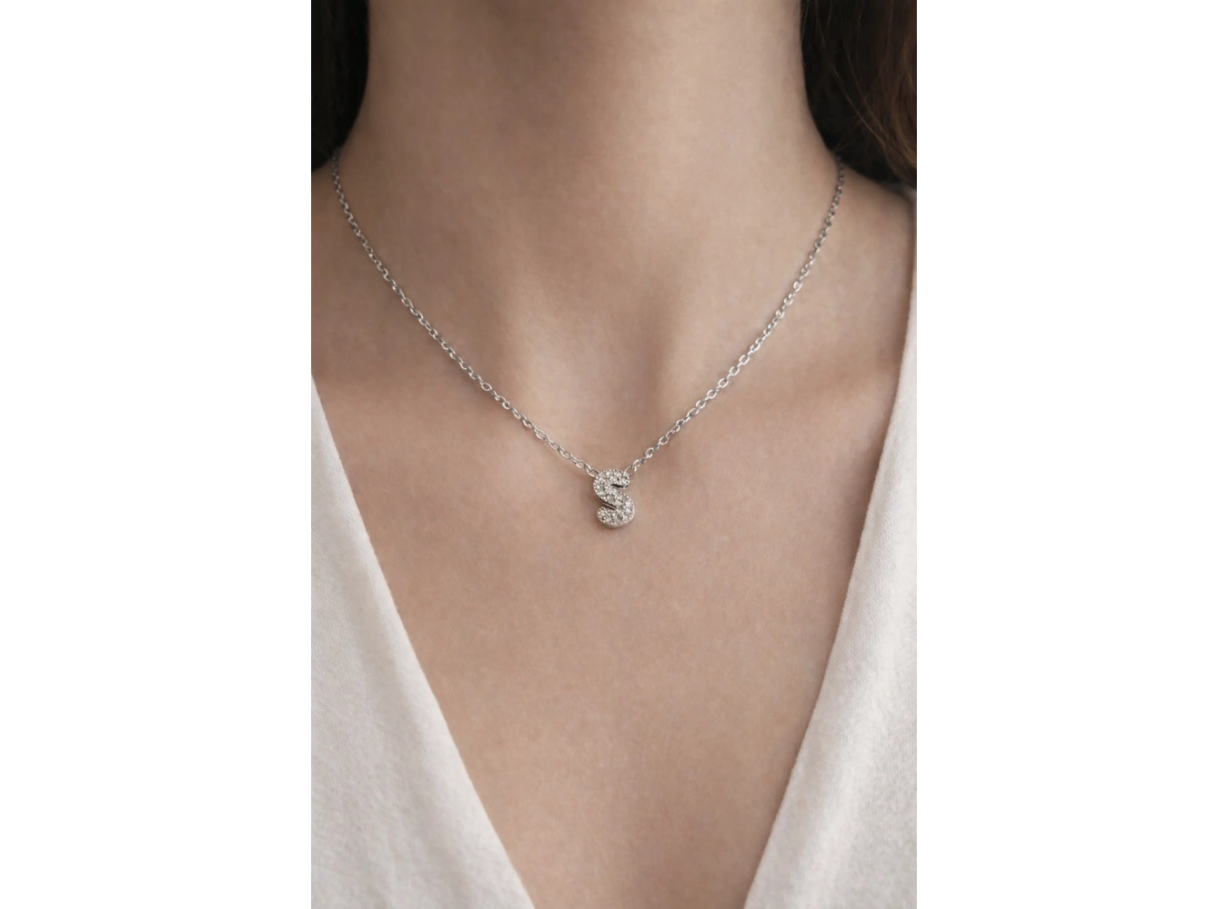 Gümüş Renk Taş Detaylı S Harfli Mini Çelik Kolye