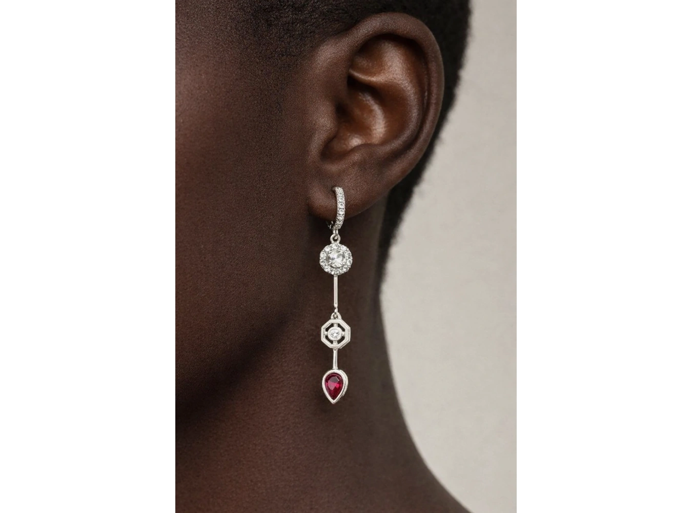 Gümüş Renk Taş Detaylı Sallantılı 14K Altın Kaplama Küpe (Çift)